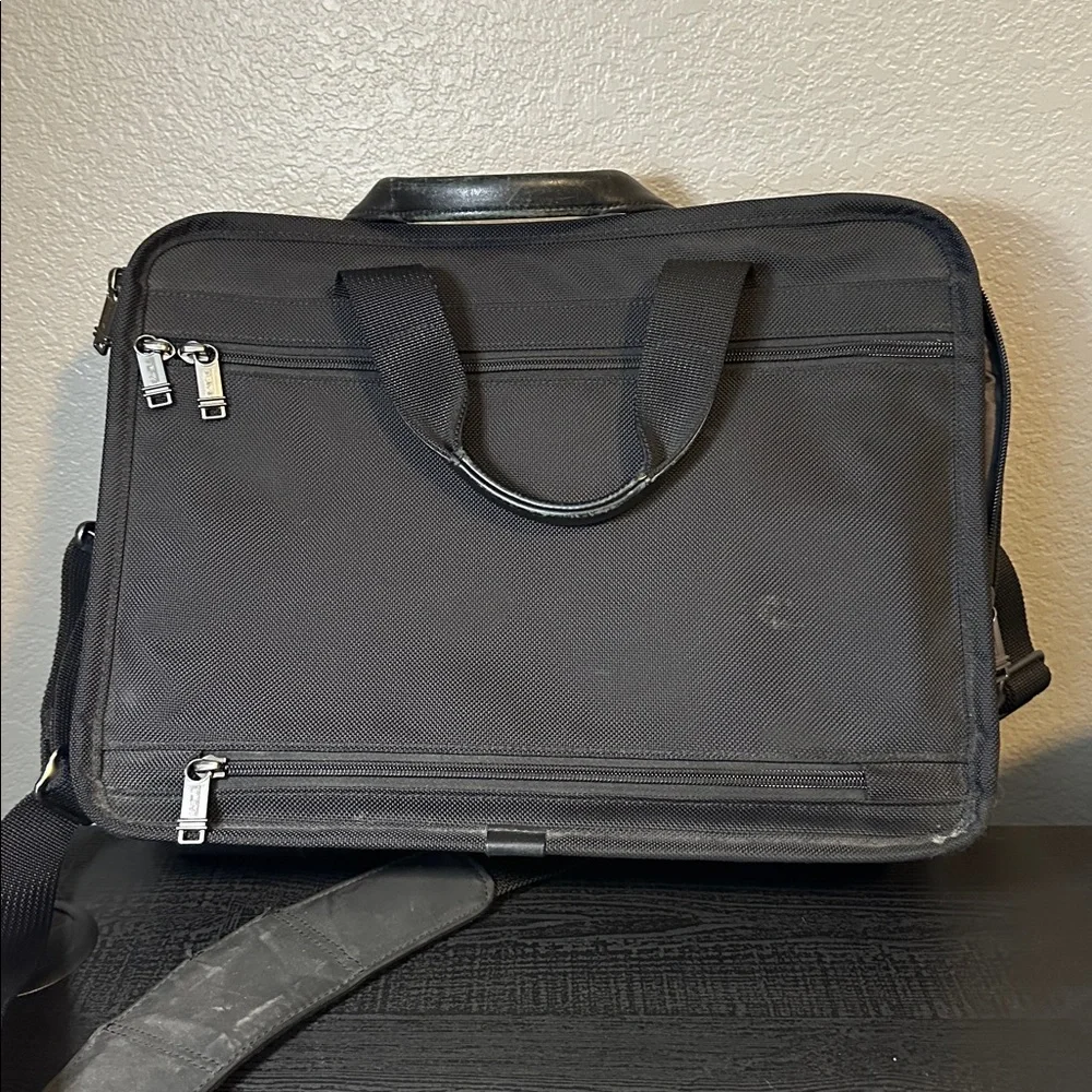 Tumi Alpha Black Ballistic Nylon Expandable Laptop Bag Leather Handles